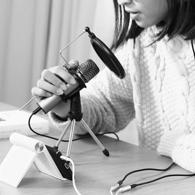 4. Ugreen cable cable headphone splitter mini jack 3.5 mm - 2 x mini jack 3.5 mm (microphone + stereo output) black (AV141)