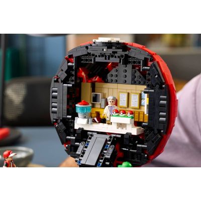 10. LEGO Pokémon 72154 – Iconic Poké Ball with Trainers