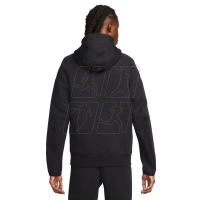 6. Nike Tech Fleece M FB7921-010 sweatshirt