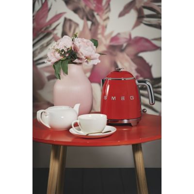 17. SMEG Kettle (KLF05RDEU) mini 0.8L red
