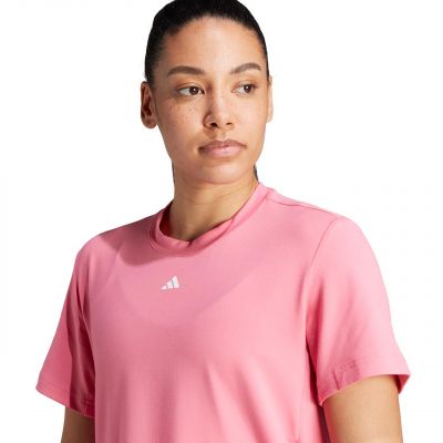 7. adidas Versatile Tee W IL1364