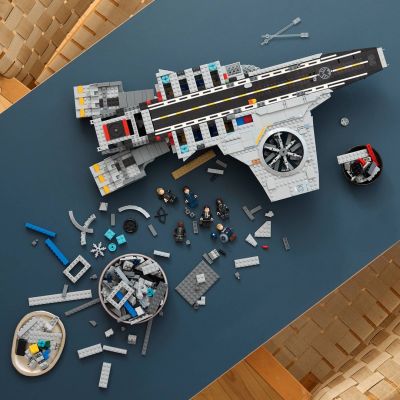 7. LEGO Marvel Super Heroes 76354 - SHIELD Helicarrier