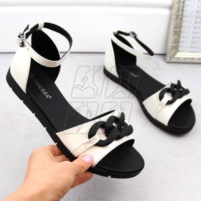 5. Vinceza W JAN309B flat sandals with a chain, white