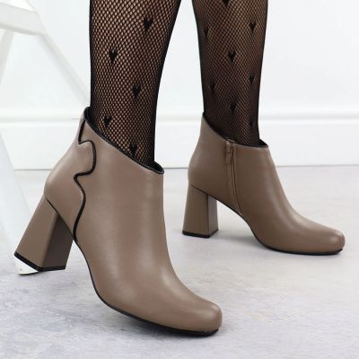 11. Elegant beige leather ankle boots with a block heel Jezzi OLI21-2