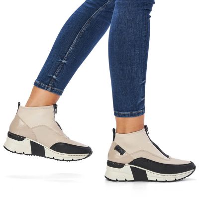 28. Rieker W RKR608 ankle boots beige