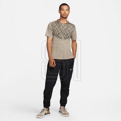 12. Nike Dri-FIT ADV Run Division Techknit M DQ4778-010 T-shirt