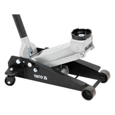 2. 3T YATO YT-17211 hydraulic jack