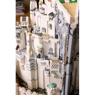 21. LEGO Icons 11377 - The Lord of the Rings: Minas Tirith