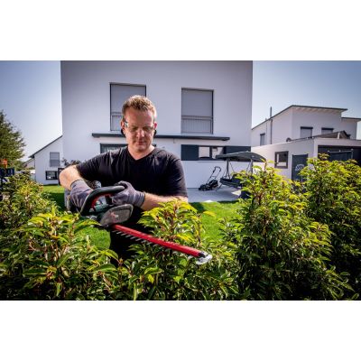 2. Metabo HS 18 LTX 65 Double Blade 2.3 kg