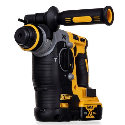 3. 18V DCK422P3 DEWALT Combo Kit