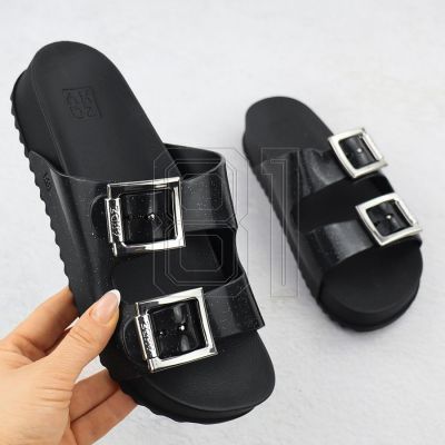 4. Zaxy RR285058 W INT2135C flip flops