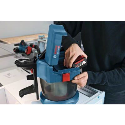 2. Bosch GAS 18V-10 L Professional Black, Blue