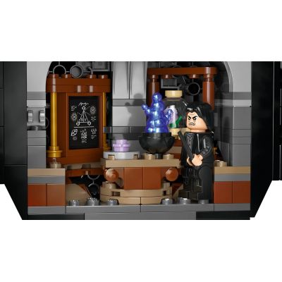 9. LEGO Harry Potter 76464 Cauldron: Secret Potions Classroom