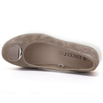 3. Women's beige leather wedge shoes Vinceza 95412