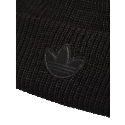 4. Adidas Adicolor Contempo Short Beanie HM1721