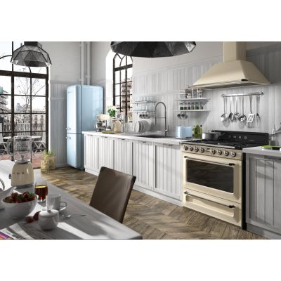 25. SMEG TSF01CREU Toaster