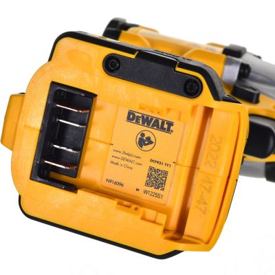9. Impact Wrench 1/2" 18V 406 Nm 2x 5.0 Ah DCF921P2T DEWALT