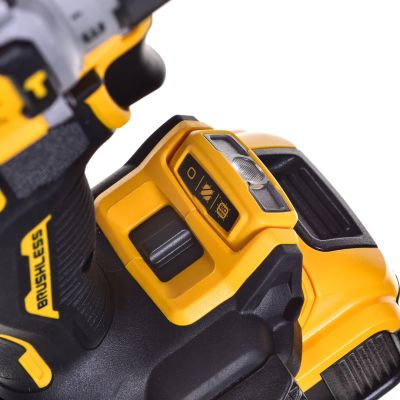 3. Drill driver 18V 2x5.0Ah BL TSTAK DCD805P2T