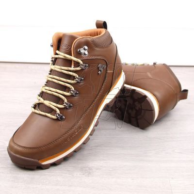 3. Leather trekking shoes Outback Bustagrip M MRM1B