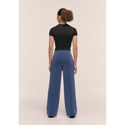 4. CASALL Women's Peachy Straight Leg Jogger Pants Navy Blue