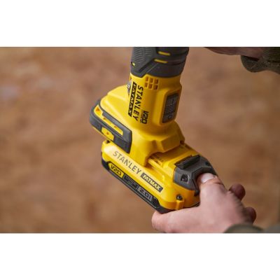 2. Stanley FATMAX SFMCE500B-XJ Oscillating Multi-Tool Black, Yellow