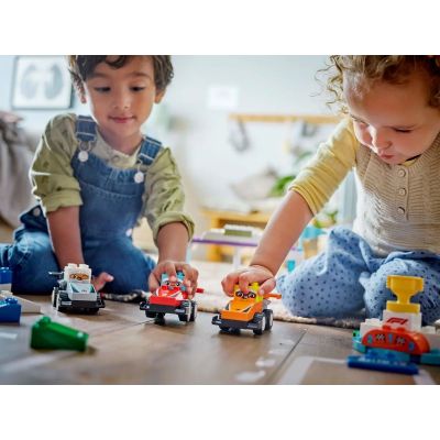 20. LEGO DUPLO TOWN 10445 F1 Cars and Drivers