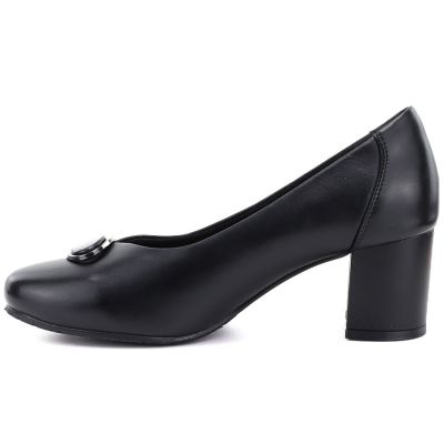 3. Black leather pumps with a block heel, Potocki JE19511