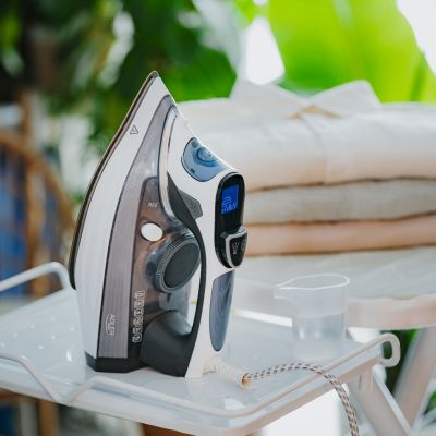 49. ADLER AD 5053 steam iron