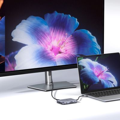 7. Ugreen USB-C 7in1 HDMI Hub USB-C USB-A SD/TF - Gray