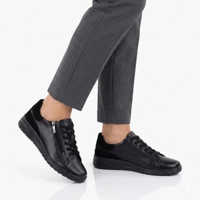 4. Women's black leather shoes with a zipper Potocki JE19402