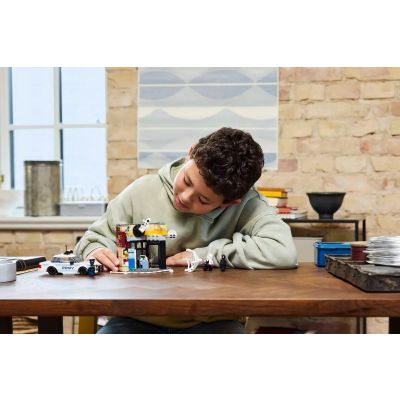 9. LEGO MARVEL SUPER HEROES 76311 Miles Morales vs. Spot