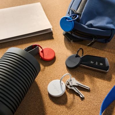 3. Chipolo POP Locator Set 4 pcs. Red, Blue, Black, White