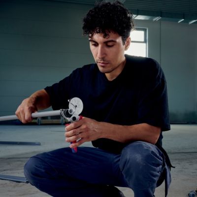 25. KNIPEX PIPE CUTTER FOR COMPOSITE AND PLASTIC PIPES