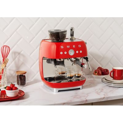 29. Smeg EGF03RDEU coffee machine Manual espresso machine 2.4 l