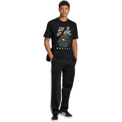 6. Men's adidas FIFA World Cup 26™ Road to NYNJ Graphic T-Shirt Black KB2533