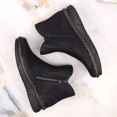 23. Comfortable insulated ankle boots Rieker W RKR612 black