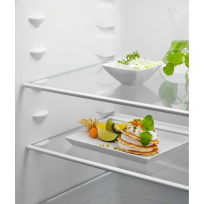 ELECTROLUX ERD6DE18S1 refrigerator