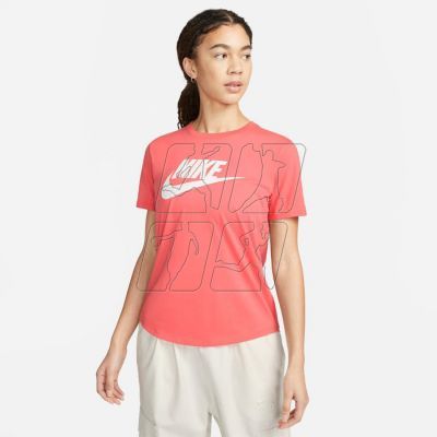 4. Nike Sportswear Essentials T-Shirt W DX7902 894