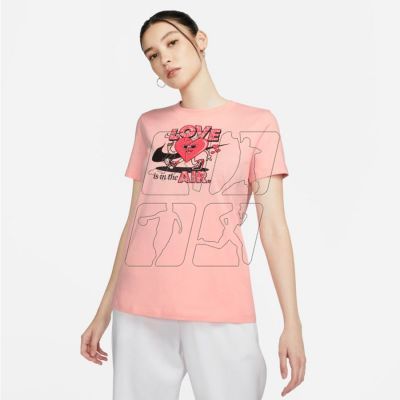 4. Nike Sportswear W DN5878 697 T-shirt