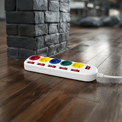 20. MACLEAN 5-OUTLET POWER STRIP WHITE WITH SWITCHES MCE204M/W