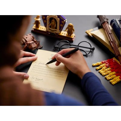 16. LEGO Harry Potter 76391 Hogwarts Icons – Collectors' Edition