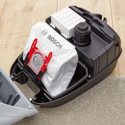 8. BOSCH BGB 6X330 Vacuum Cleaner