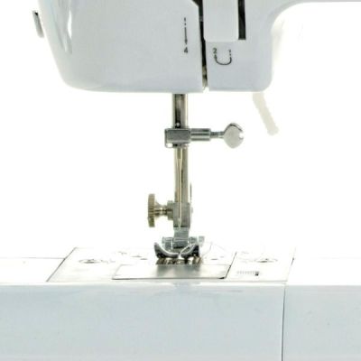 7. Łucznik Lena 2019 sewing machine