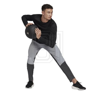 10. T-shirt adidas vTrain to Peak HIIT Training Long Sleeve Tee M HC4217