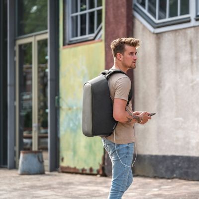 30. XD DESIGN ANTI-THEFT BACKPACK BOBBY HERO REGULAR BLACK P/N: P705.291