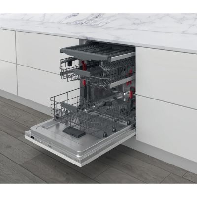 2. Built-in dishwasher WHIRLPOOL WIC 3C33 PFE