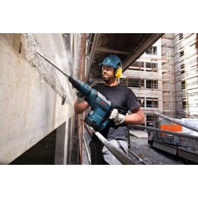 4. Bosch GSH 7 VC Black, Blue 1500 W