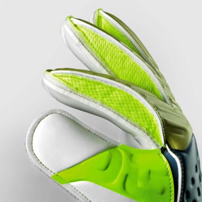 4. SELECT 03 Youth Goalkeeper Gloves
