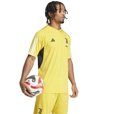 2. adidas Juventus Training T-shirt JSY M IQ0875