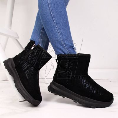 7. NEWS W EVE311A black suede snow boots